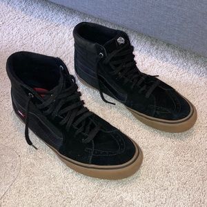 Used Vans sk8 hi shoes - black & gum